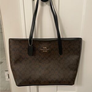 COACH City Tote In Signature Canvas #5696 2021 Brown and Graphite
